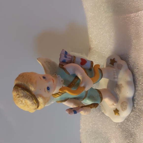 Bronson collectables LOVE IS IN THE AIR figurine - Picture 1 of 4